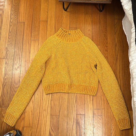cropped sweater - Picture 3 of 4
